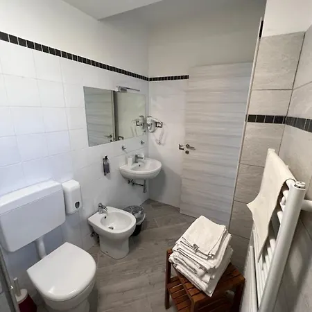 Rosy Hotel