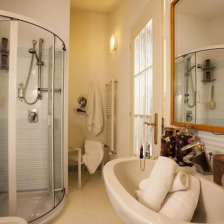 Hotel Locanda Rosy 2*