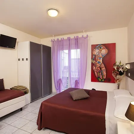 Rosy Hotel 2*