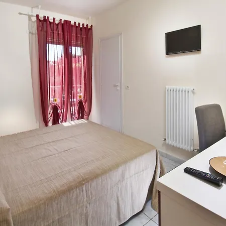 Rosy Hotel