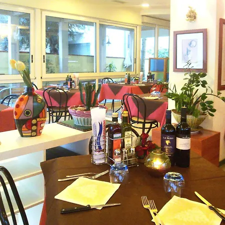 Rosy Hotel 2*